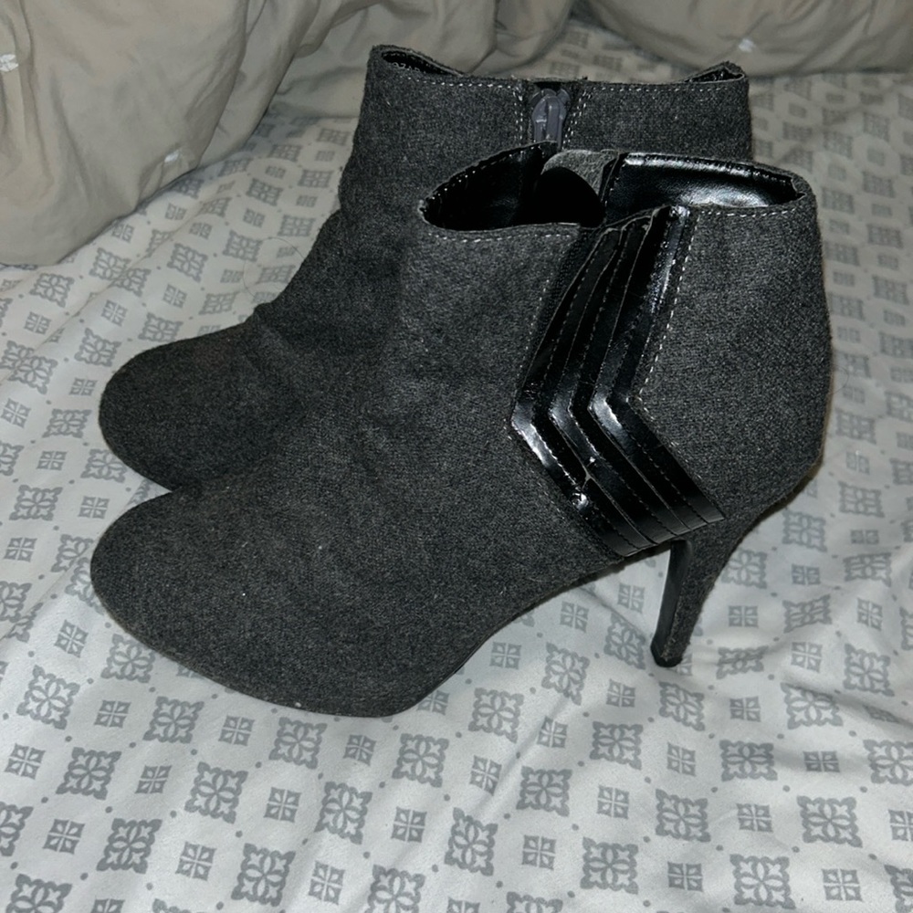 MPO Gray & Black Fabric Booties - 7.5